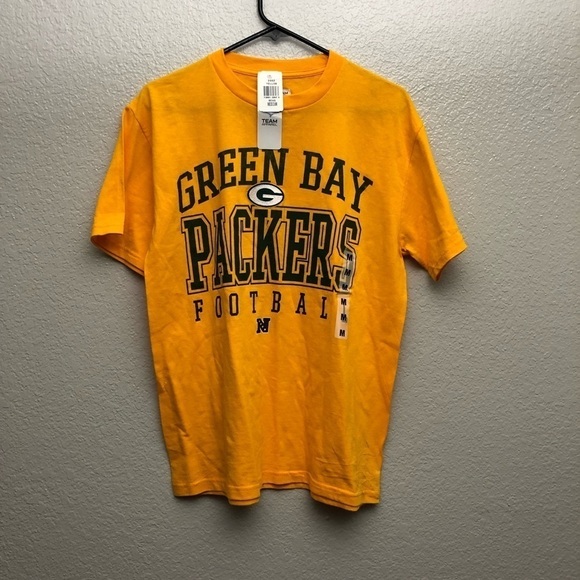 NFL Team‎ Apparel Green Bay Packers Yellow Graphic Text Tee Shirt Medium NWT - Picture 1 of 4